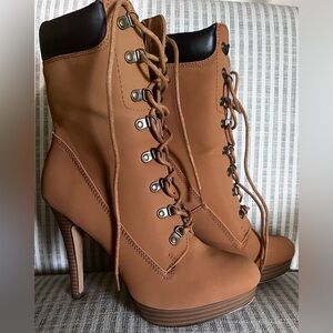 EUC Women’s ShoeDazzle Heeled Boot, Wheat, 9